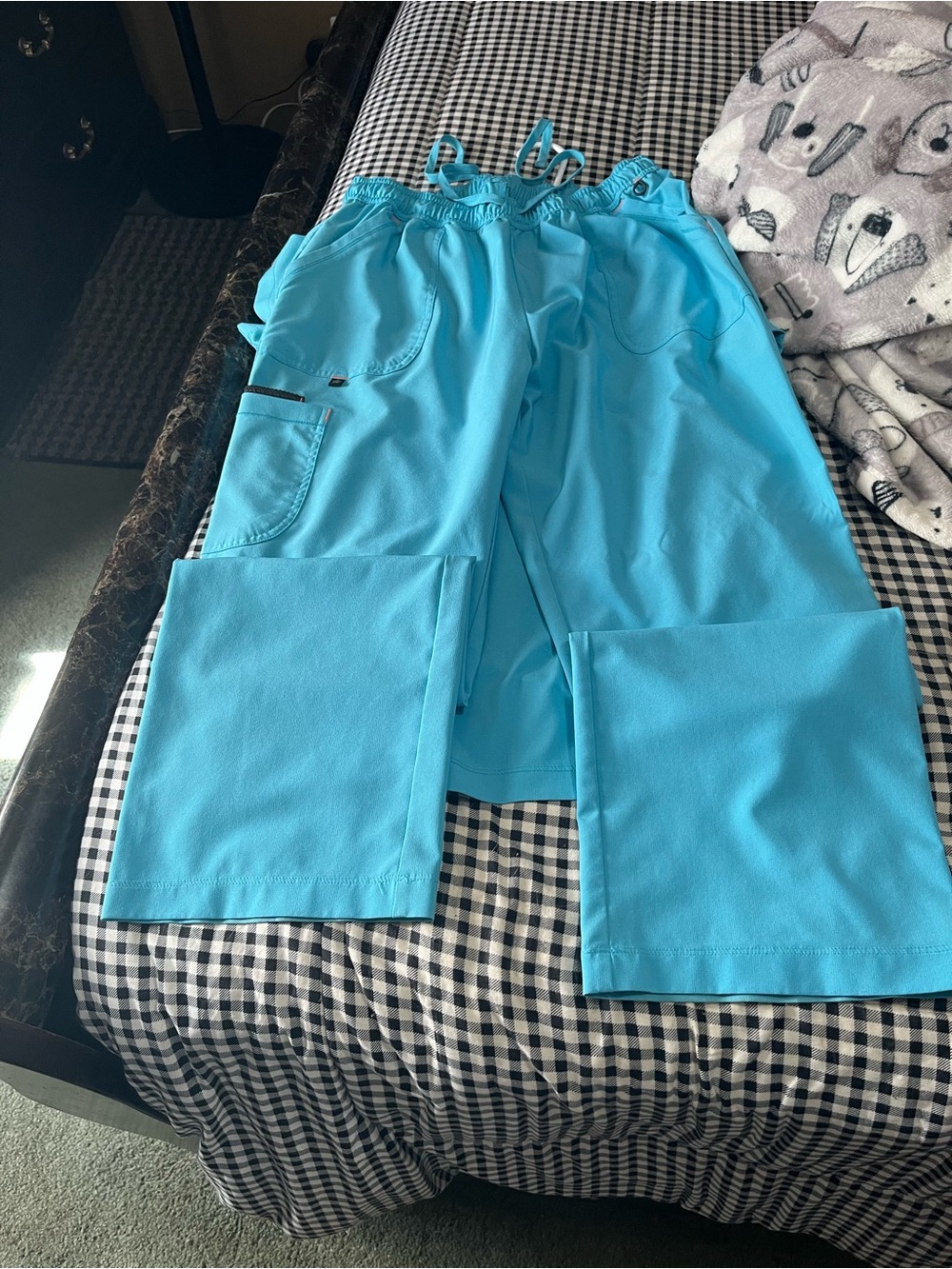 Scrubstar Women’s Cargo Scrub Pants in Aqua